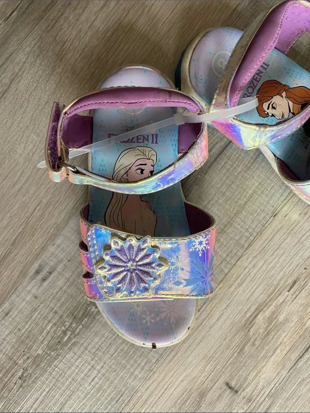 Disney Frozen II Girls Pink Iridescent Sandals size 8